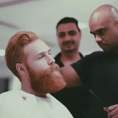 英国一位重达250斤宅男因理发小哥的一句话暴减80斤