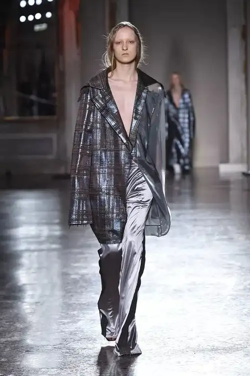 秀场ricostru带了酒,来听你讲故事