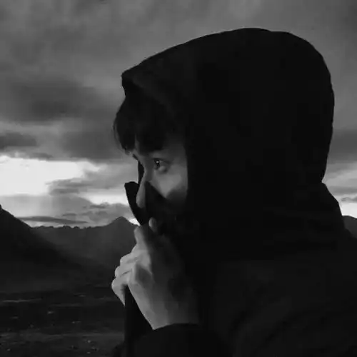 男生头像以热爱的态度对待生活就是对自己温柔