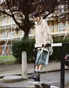 suriel穿搭复古与优雅并存,格纹裙搭配正流行