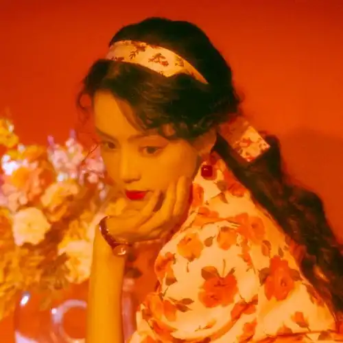 港风味十足的女生头像