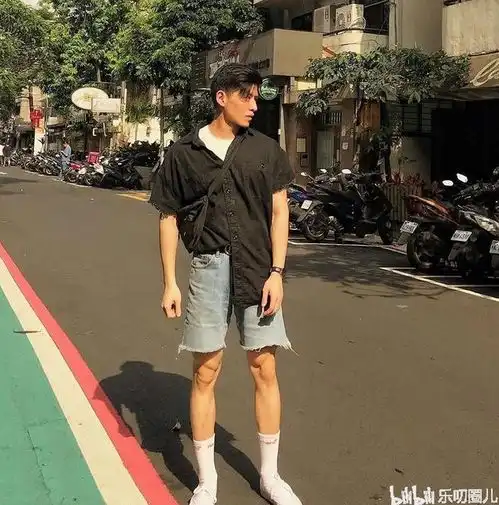 高颜值的精致boy,每一帧照片都抢眼,八块腹肌和人鱼线真给力