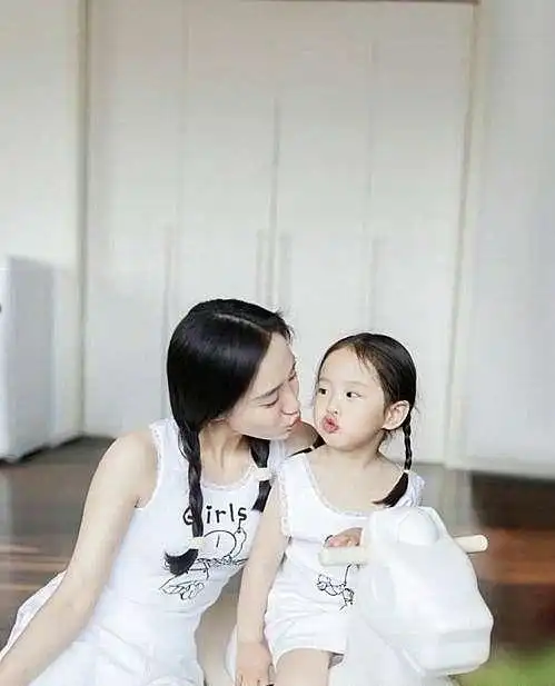 王智3岁女儿正面照曝光,完美继承高颜值,跟妈妈就像复制粘贴