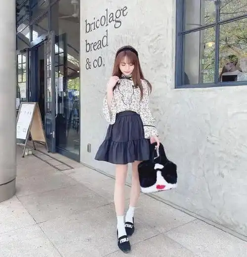 日本90后女博主的减龄穿搭火了,简约时髦还很有女人味