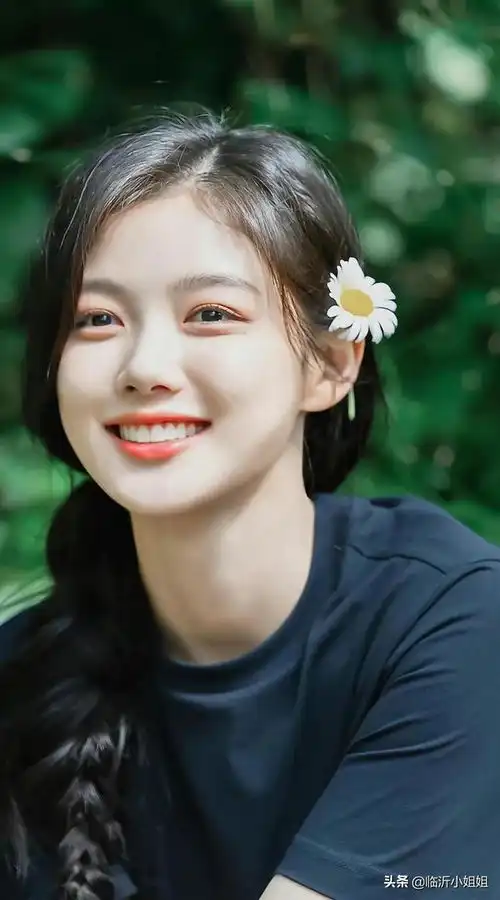 金裕贞,童星出道的韩国美女艺人,堪称氧气女神的小仙女,美爆啦