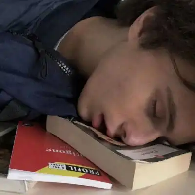 奶狗系列男生头像真人头