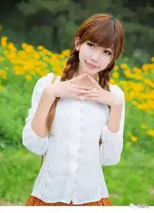 清新辫子女孩户外绿色系美照