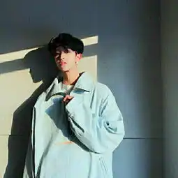 韩系氛围感头像男情感依