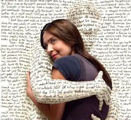 幽默笑话会议室里有一面照片墙,漂亮女同事的照片被人取了下来