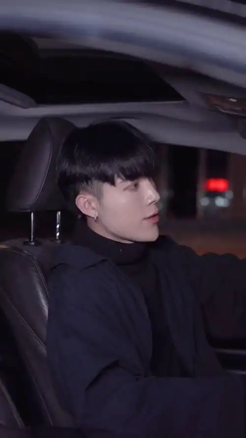 壁纸黑色系列女生用的情