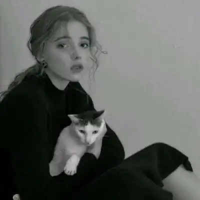 头像女黑白高冷侧面黑白孤傲女生头像