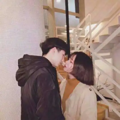 接吻情侣头像,超甜的接吻情侣头像一看就喜欢的