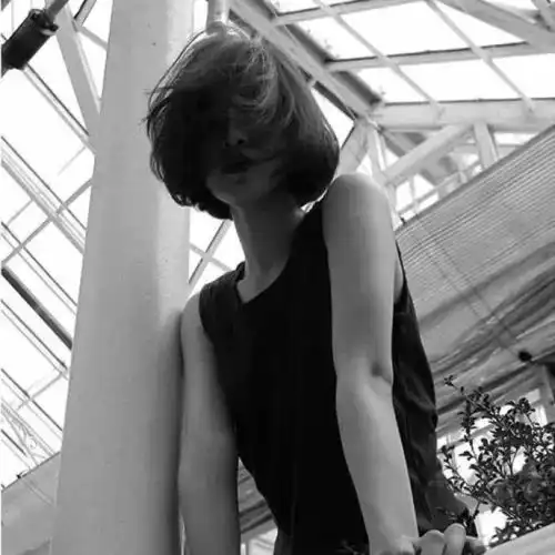 绿色系动漫头像女生冷酷