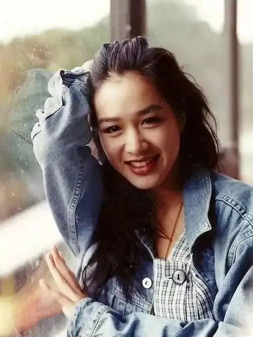 邱淑贞王祖贤朱茵的复古港风穿搭,普通人可以复刻吗