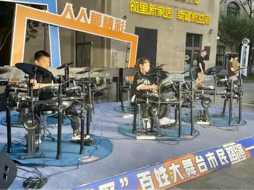 海汇街格外热闹他们用才艺点燃夏夜
