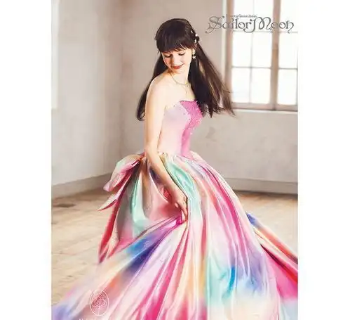 美少女战士婚纱圆你梦穿上水手服华丽蓬裙嫁给燕尾服蒙面侠