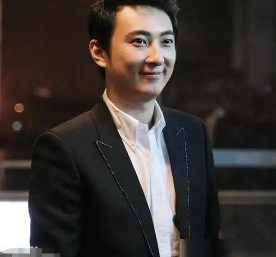 王思聪夜店消费账单遭曝光,18瓶酒的16万,花销比之前少多了