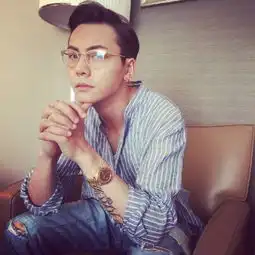 进击的细框眼镜