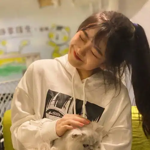 有没有爱笑女生真人头像最好是高清无水印的