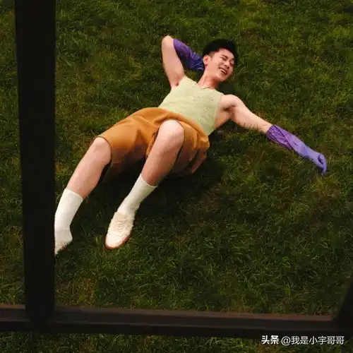 许静韬登上风度mensuno封面,禁欲系男神,享受盛夏灿烂与热情