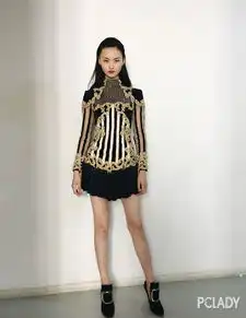 刘雯贺聪国际脸美炸了,高级透明感妆容正当红