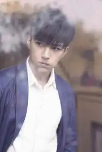 明星炎亚纶什么时候出道的
