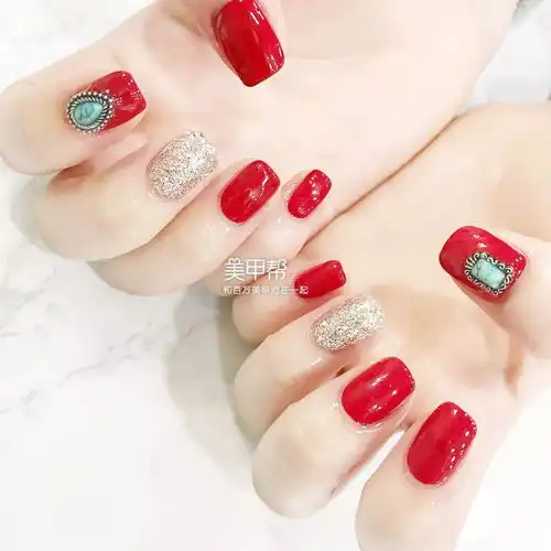 过年做韩系红色美甲,很潮