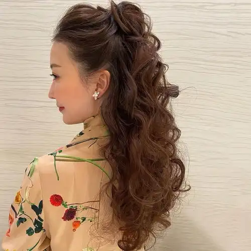 女人过了50岁,发型不能太夸张,我看好这3种