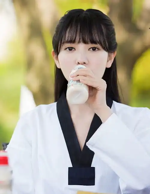 同样是掀刘海,旋风少女曲光雅风格大变,当掀开刘海后,谁不爱呢