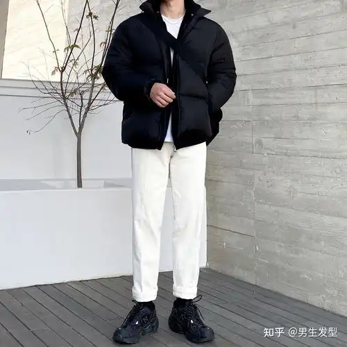 男生怎么穿羽绒服才帅气6套冬季保暖搭配,让你更潮流百变