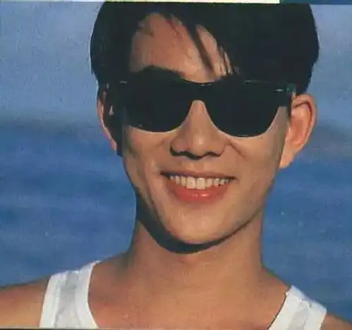 17年后和张柏芝再续旧情,曾红过刘德华,如今却要靠走穴为生,他现场泪流不止任贤齐