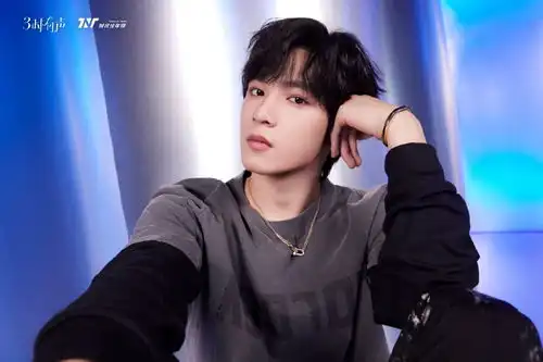 组图时代少年团三周年团体写真黑色系造型时尚感满满