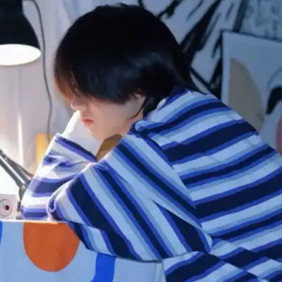 男生头像这个世界很沮丧,但总会照进阳光