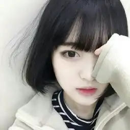 高冷系女生头像半身短发