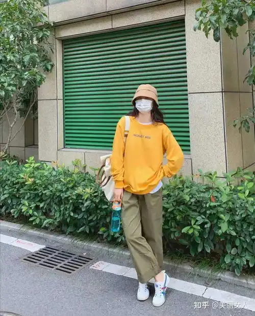 春天卫衣搭配什么裤子好看