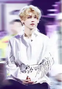 成为大明星后刘昊然给同学捐款,鹿晗回国就相聚,王俊凯加班群