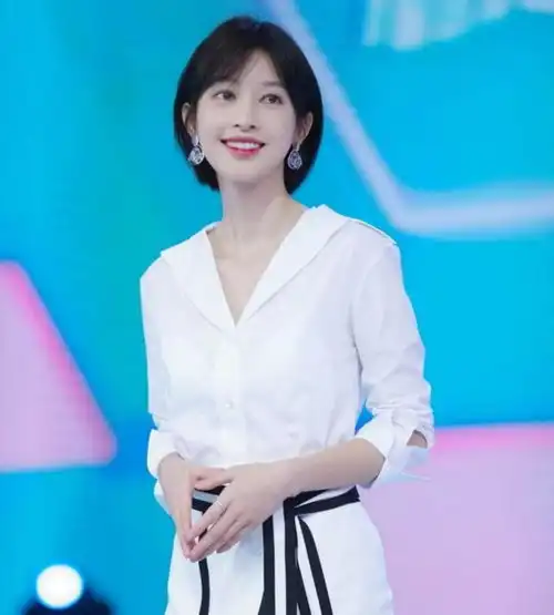 章子怡张俪罕见同框私下相伴去滑雪遭网友偶遇,闺蜜情让人羡慕