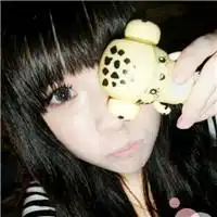 谁帮我找下和这个头像情侣的女头