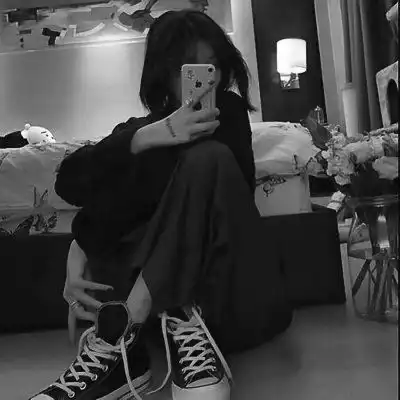 黑暗系图片超酷女生头像