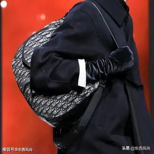 dior2020男装系列,街头感和礼服的精致都有了,这样的迪奥太好看