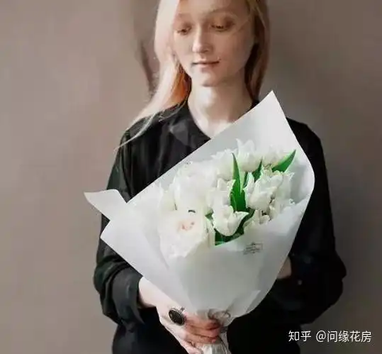 花束的色彩奥秘就在于鲜花与包装的精彩碰撞