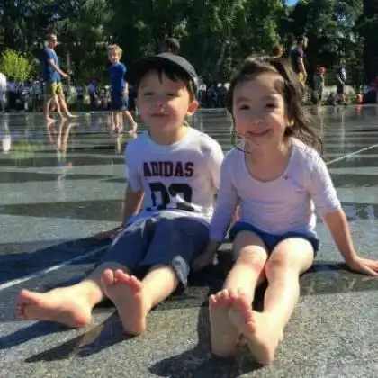 双人萌娃情侣头像一对,呆萌的孩子做情头也不错的