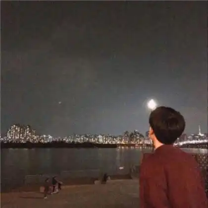 头像一男一女背影两张