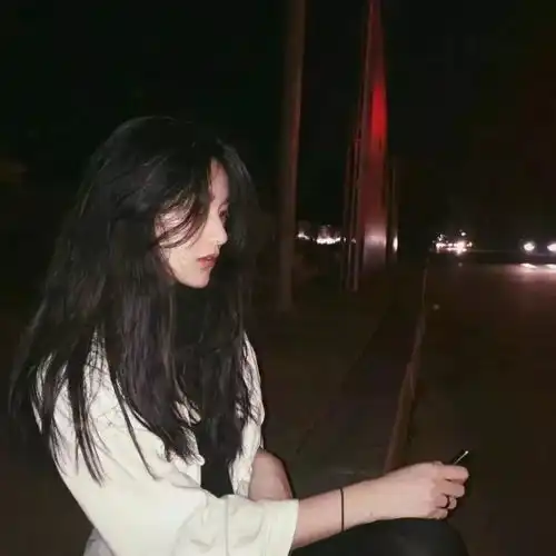 女生头像丧系真人不露脸海边网图