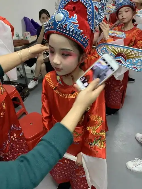 我校花儿参加花都春晚花絮
