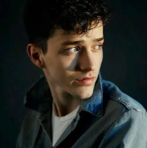 男人经历的女人多了,男人味就多了