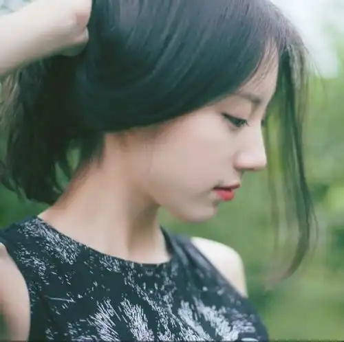 清冷禁欲系女生特点头像