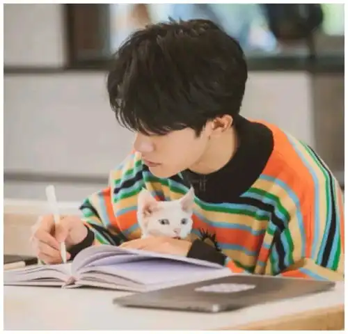 爱豆头像易烊千玺高清无水印图片