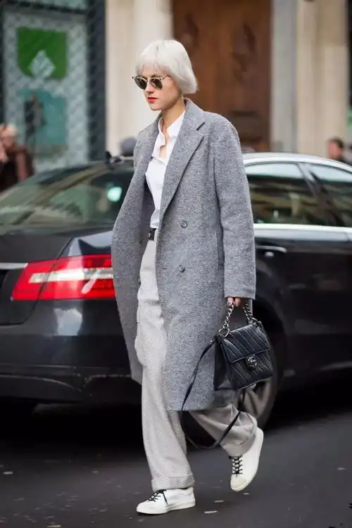 时髦不费力竟然只需两个颜色即可搞定冬季所有气质搭配