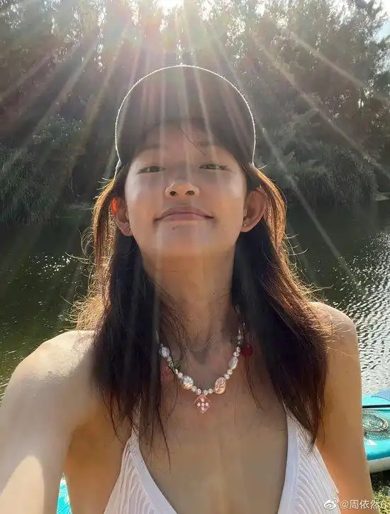 清冷系女孩情侣头像